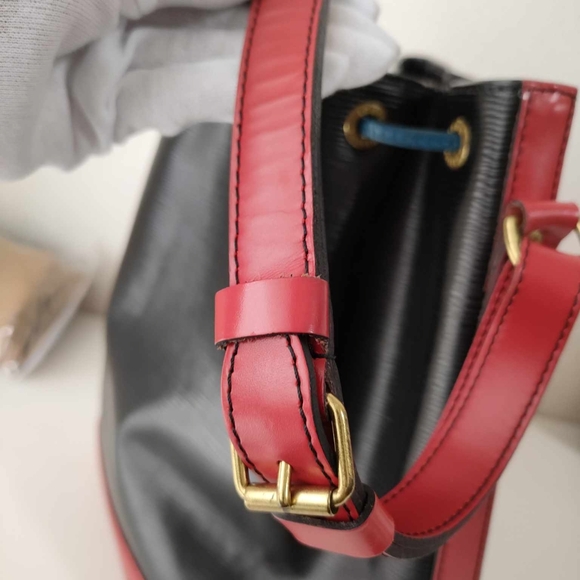 Louis VuittonLouis Vuitton Bi-color Epi Leather Noe Shoulder Bag - Picture 6 of 12